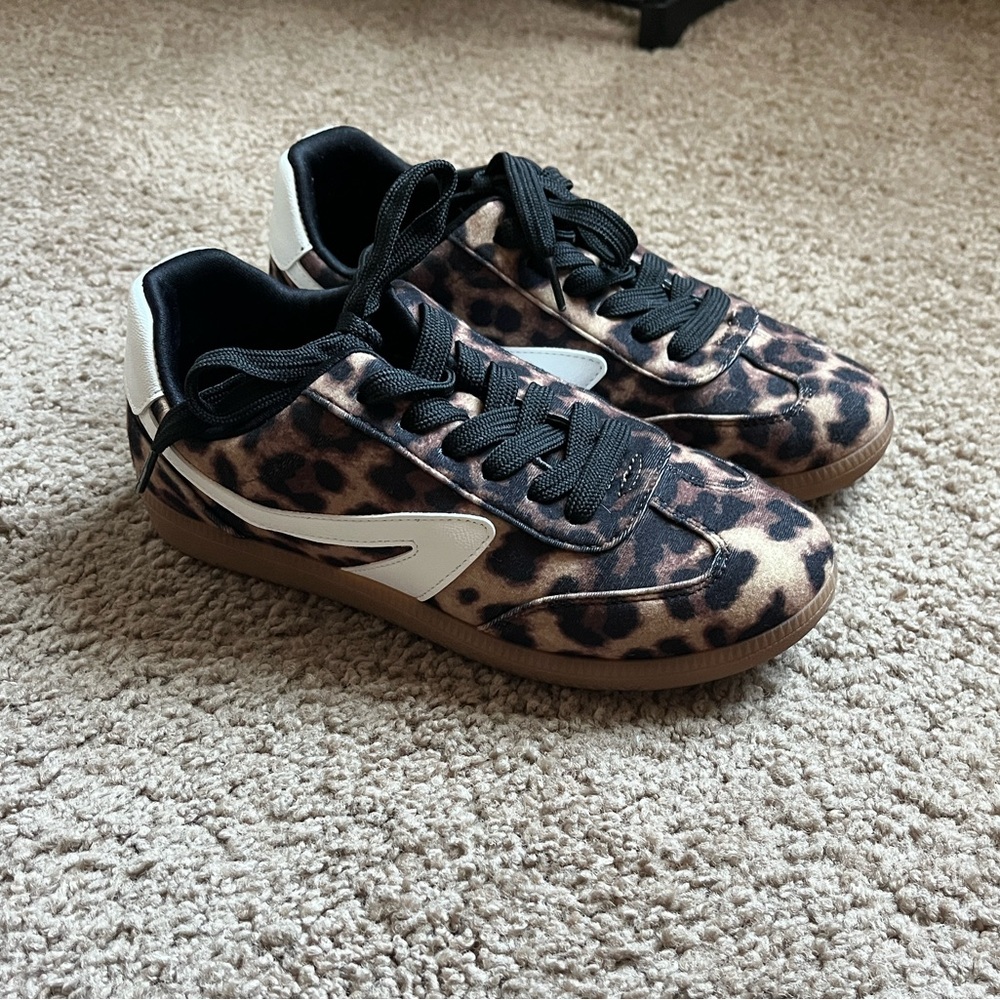 DV by Dolce Vita Leopard Sneakers Sz 6.5